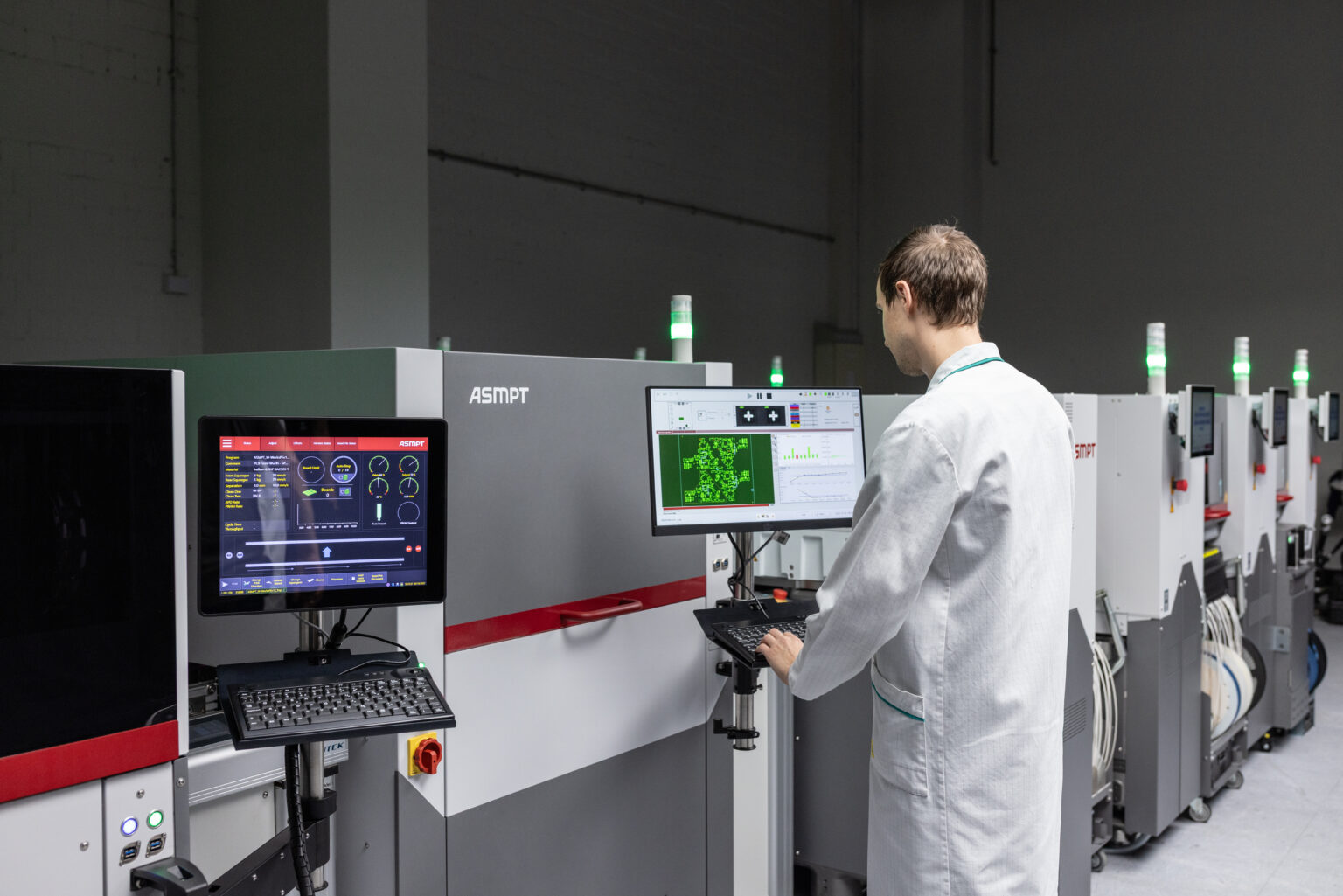 ASMPT SMT Line Process Lens with operator (1) – ASMPT SMT Solutions ...